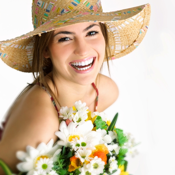 woman wearing a hat - summer skin care tips in Beverly Hills